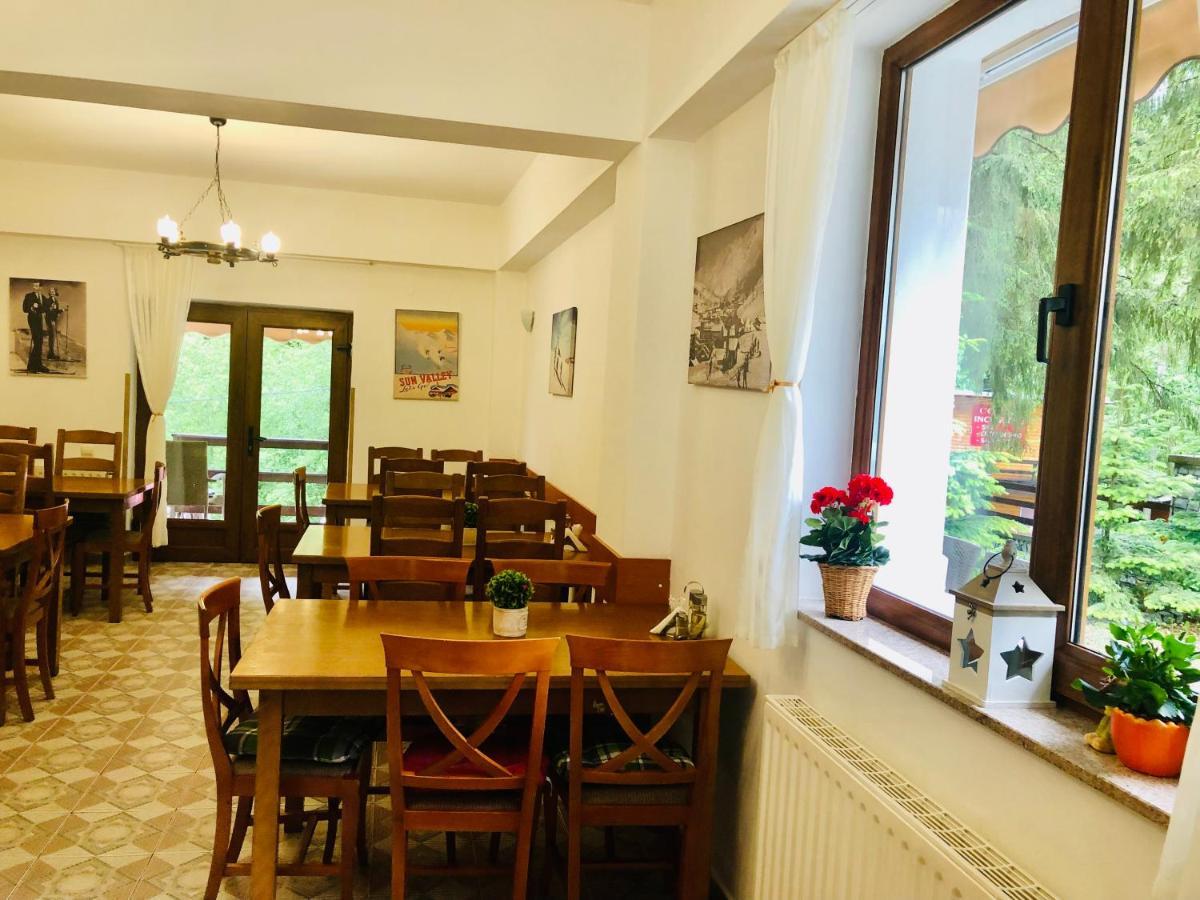 Pensiune & Restaurant Kalinder Buşteni エクステリア 写真