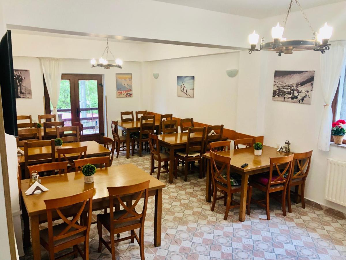 Pensiune & Restaurant Kalinder Buşteni エクステリア 写真